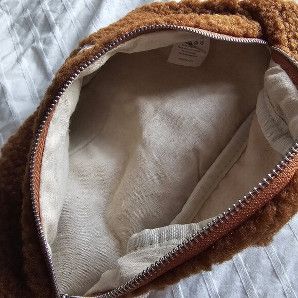 New Octobre Editions Fleece Crossbody Pouch - 2024 - Khaki - Picture 6 of 11